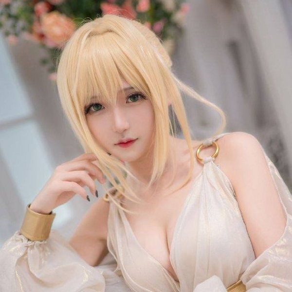 Menyinari Tapi Bukan Matahari, Gadis Cantik Berdandan Ala Lux dari League of Legends