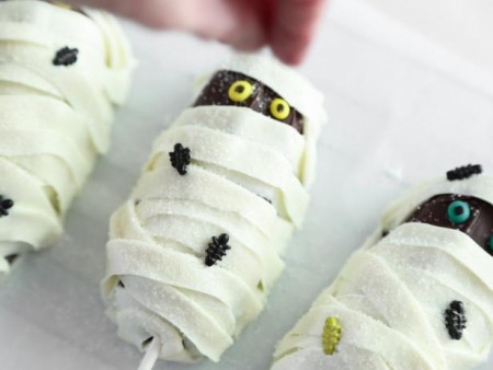 Lengkapi Halloween Dengan Membuat Pops Kue Mumi yang Imut