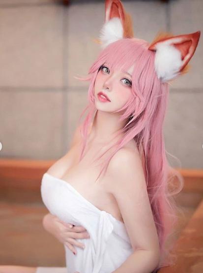 Segerrr! Gadis 19 Tahun Ini Berdandan Sebagai Tamamo dari Fate/Grand Order