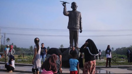 Monumen B.J. Habibie, Kini Menjadi Kenangan Inspiratif Warga Gorontalo