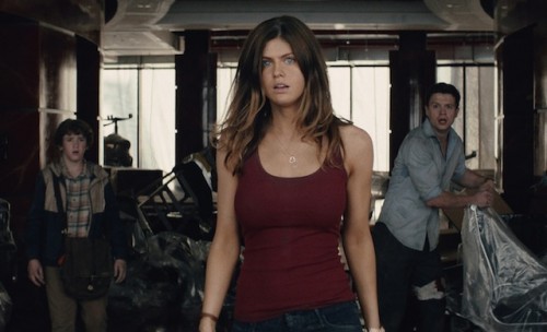 10 Film &amp; Serial TV Alexandra Daddario Bikin Pria Klepek-Klepek