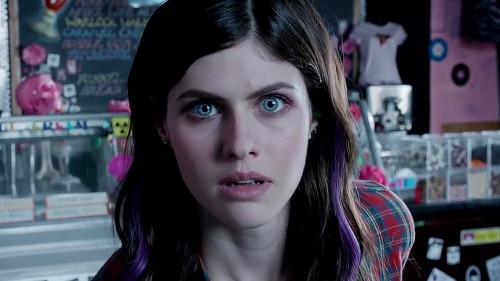 10 Film &amp; Serial TV Alexandra Daddario Bikin Pria Klepek-Klepek