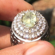 Lelang singkat pitu item berkilau