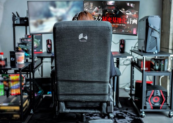 Produsen Asal Jepang Meluncurkan Kursi Gaming Baru Dengan Bentuk Ala Sofa