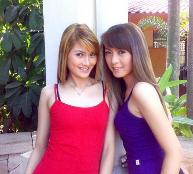 Hmm.. 2 Wanita Sekamar Bareng 8 Pria, Hmmmm.....