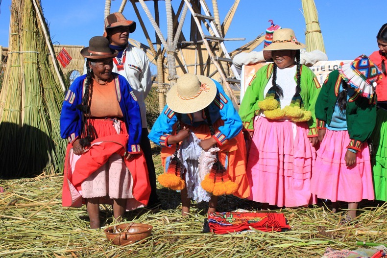 Keindahan Pulau Terapung Di Danau Titicaca Perbatasan Peru - Bolivia &#91;Pic Inside&#93; 