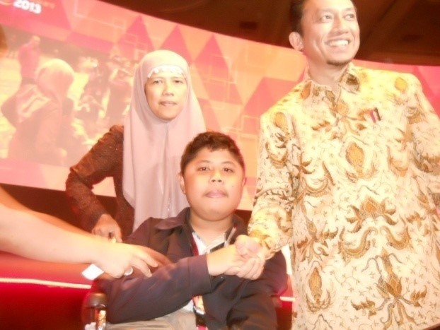 Ulurkan Tangan Anda Untuk 3 Orang Anak Ini