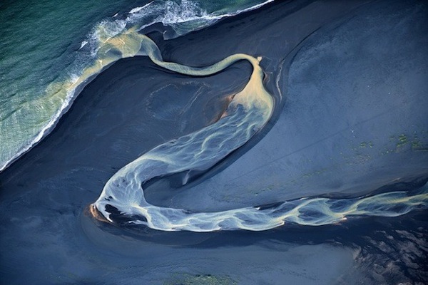 Gak Nyangka Sungai Vulkanik Bisa Seindah ini Gan?? Mirip Lukisan...