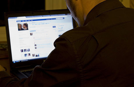 Hacker Palestina Bobol Akun Pendiri Facebook