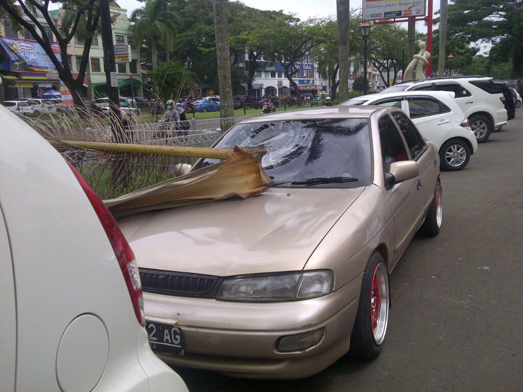 &#91;APES&#93; hati2 saat parkir