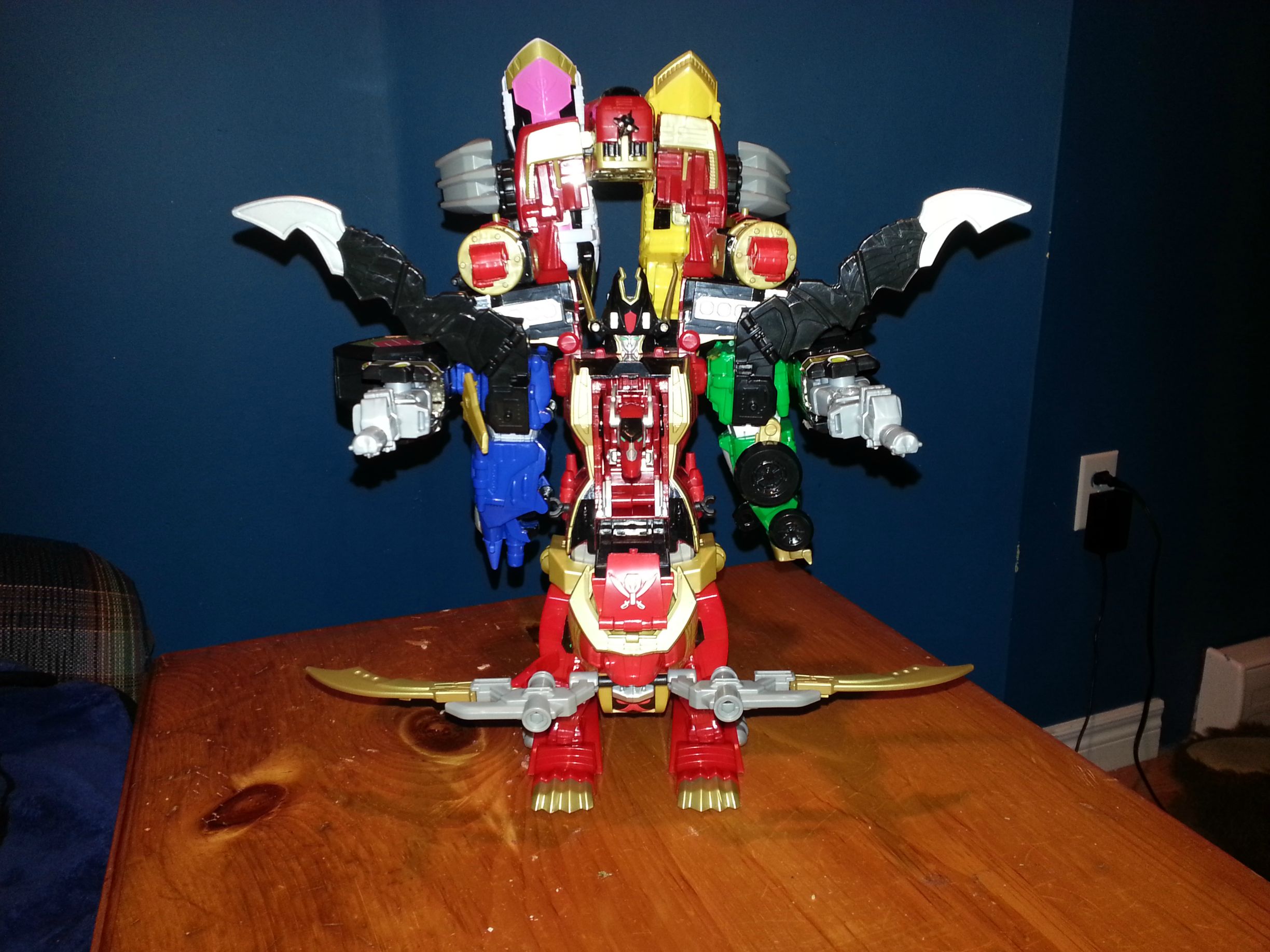 Mecha-mecha Super Sentai/Power Rangers dengan Desain Ultimate Form Terburuk