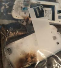 Duarr... Galaxy S III Meledak Saat Isi Baterai