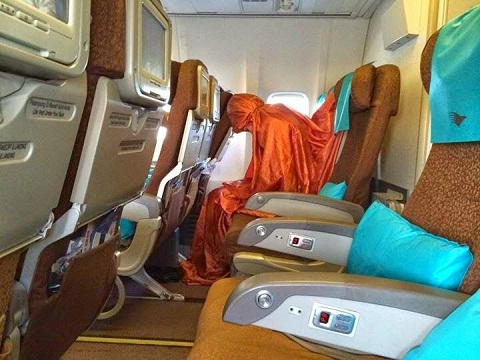 Pramugari Garuda Salat di Pesawat Bernama Inanike Agusta