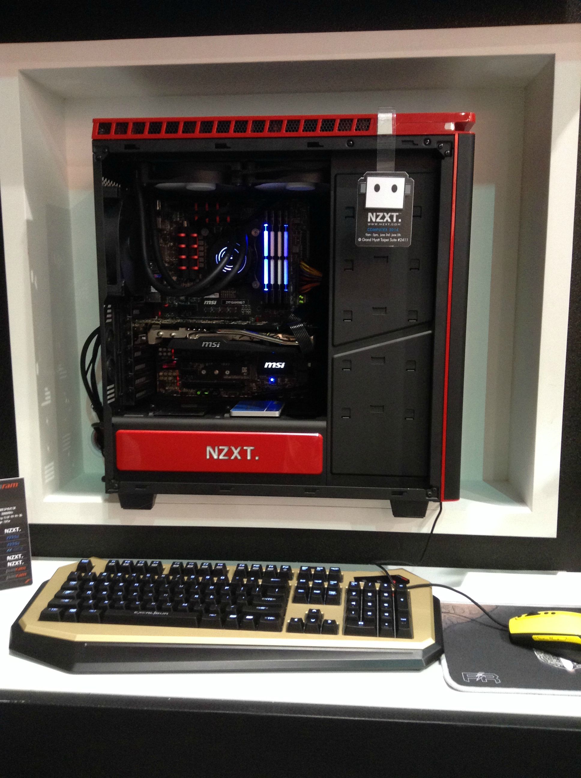 NZXT H440 Menjadi Idola pada COMPUTEX 2014 (Bonus Foto Booth Babes)