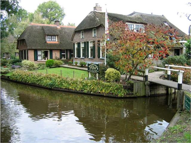 Giethoorn, Desa Indah Tanpa Jalanan di Belanda - The Venice of Netherland