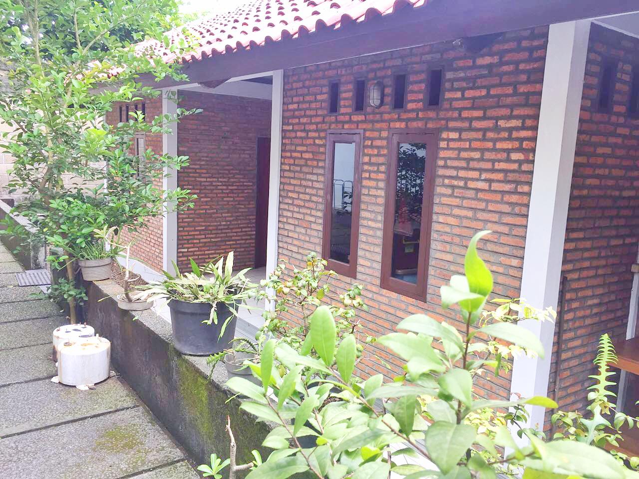 Rumah Asri dan Tenang Dijual di Kavling Deplu Pondom Aren Bintaro