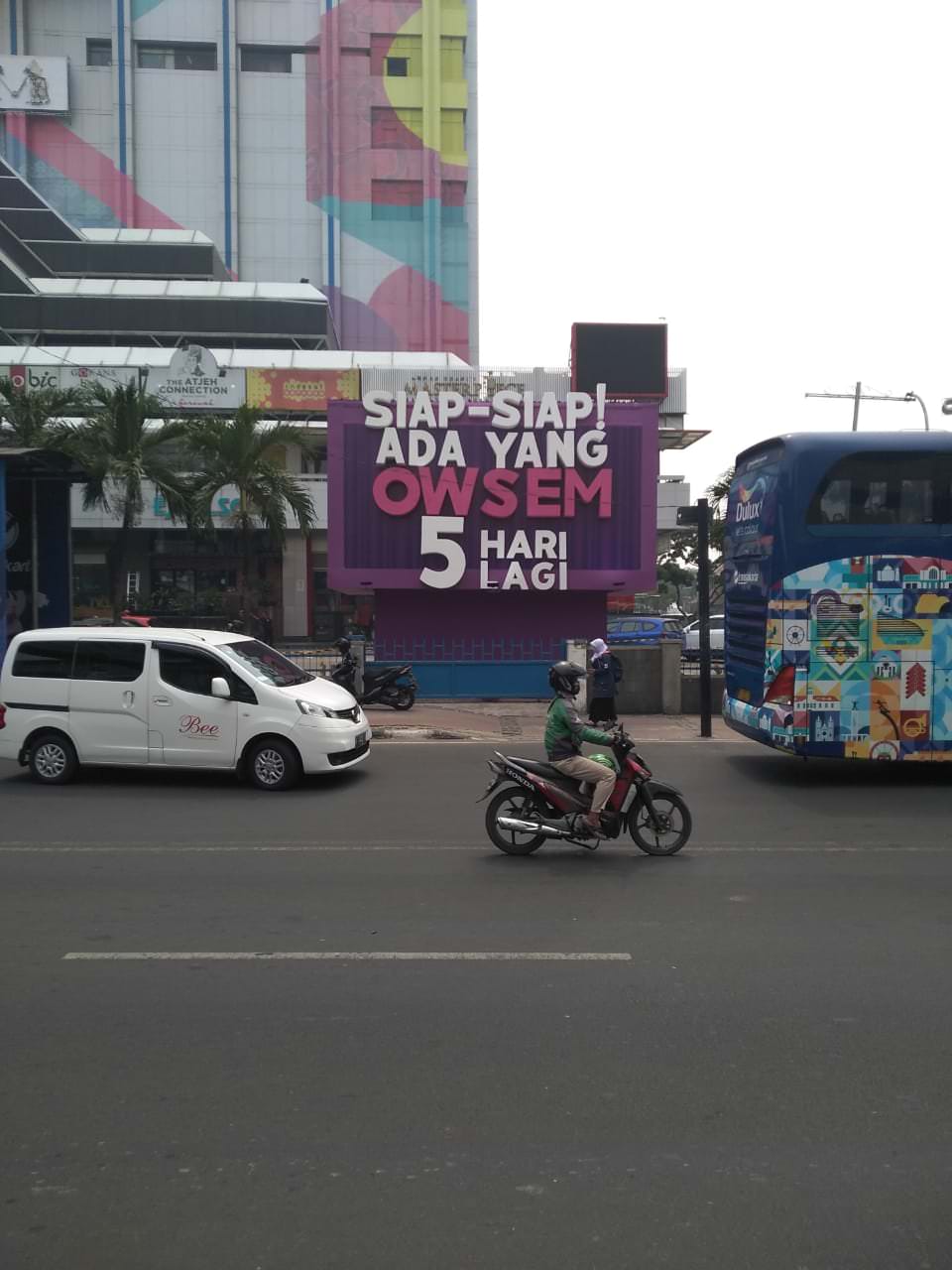 Sempat Viral, Iklan-Iklan Billboard Ini Jadi Penghibur di Kala Macet!