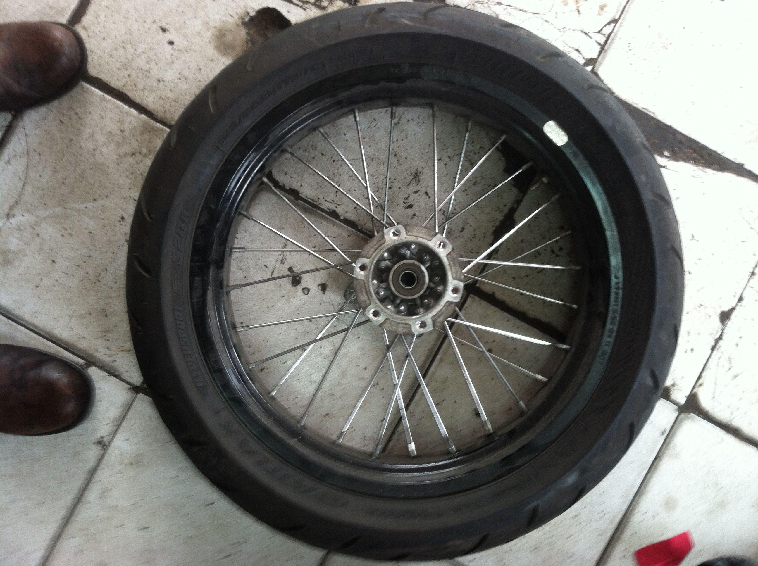 Terjual Velg Lebar Supermoto Merk TK Ban Battlax S20 120 