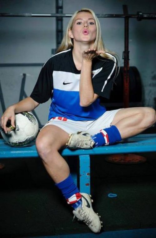 Para Wanita yang Terjebak di Klub Sepakbola Pria
