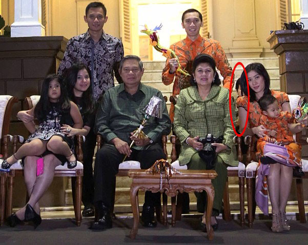 Ada Penampakan di Foto Instagram Ibu Ani Yudhoyono
