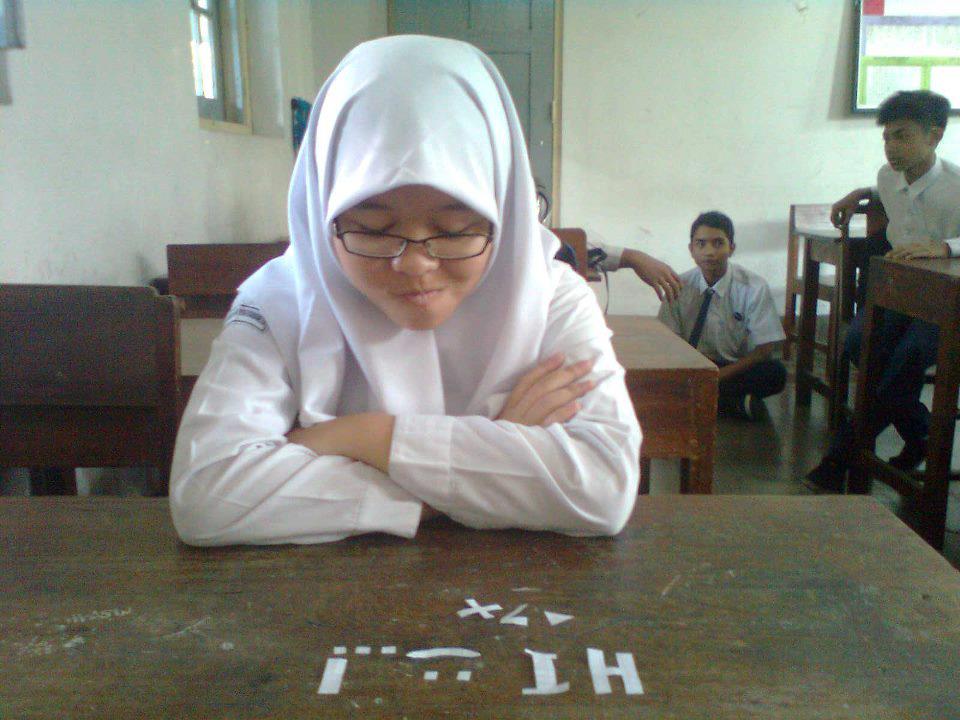 10 Jenis Teman yang Selalu Ada di Kelas yang Lo Datangi