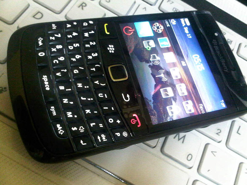 BB Onyx 2 9780 CTN / Trikom NEW Unit ganti baru Black Ori FULLSET Garansi Panjang