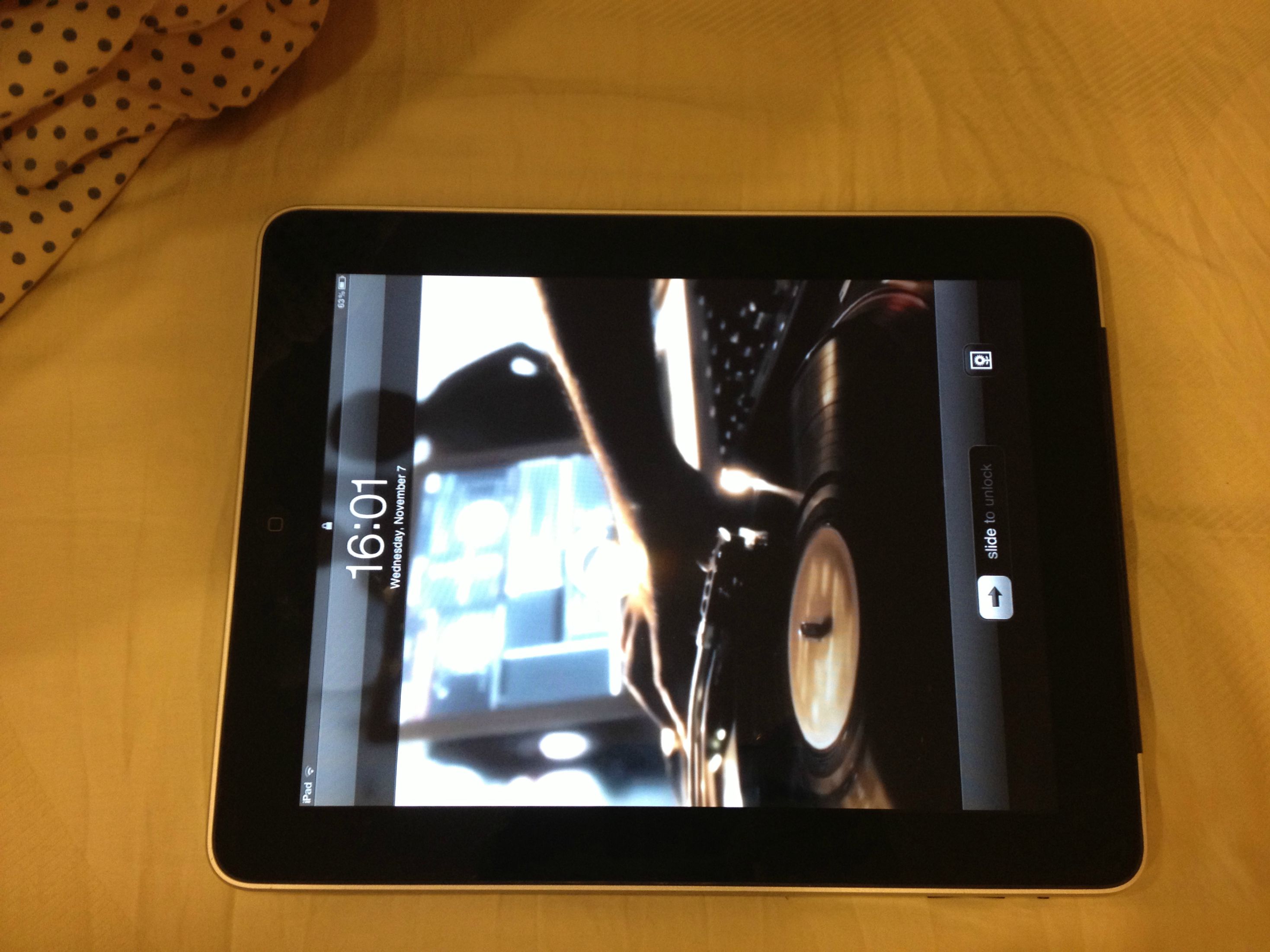 IPAD 1 64GB + 3G CUMAN 3.5 JT SECOND LIKE NEW