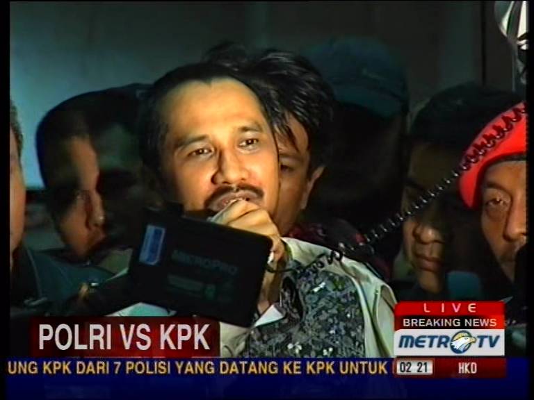 stay tuned!! 15 menit lagi conference pers kpk vs polri