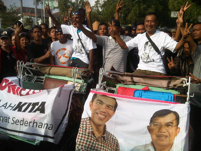 &#91;From Jogja With Love&#93; Dukung Jokowi, Harry Van Jogja Genjot Becak ke Jakarta