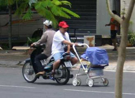&#91;GOKIL&#93; Alasan Kenapa Sebaiknya Jangan Tinggalkan Anak Kecil Sendirian Dengan Ayahnya