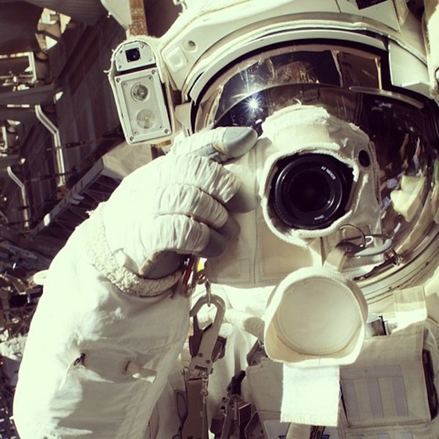 Selfie in SPACE - Saat Selfie di Bumi Sudah Terlalu Mainstream