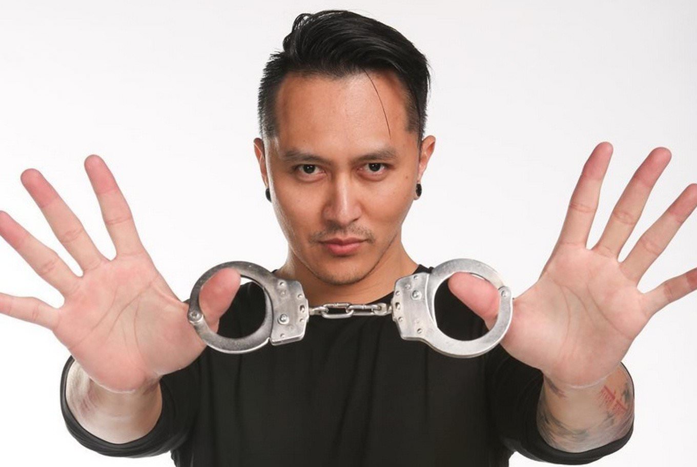 5 Pesulap Dan Paranormal Indonesia Yang Diramalkan Eksis Tahun 2018 