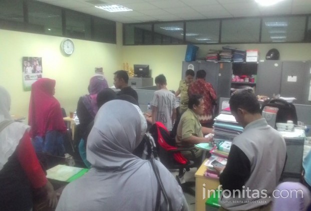 Depok Hari Ini : Warga Keluhkan Sistem Zonasi PPDB Online