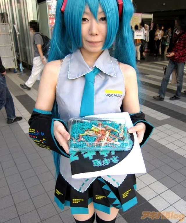 Mie Biru Dari Hatsune Miku