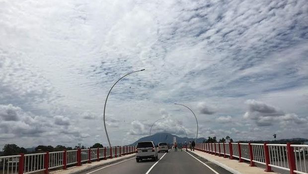 Jembatan Terpanjang di Kalimantan Selesai Dibangun, Ini Penampakannya