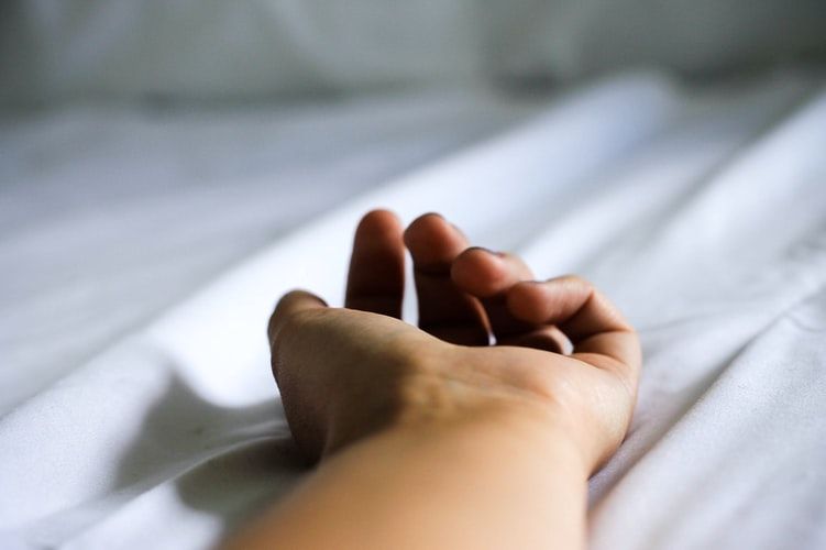 5 Trik Rayu Suami Ngantuk Berat untuk Bercinta, Auto Gagal Tidur!