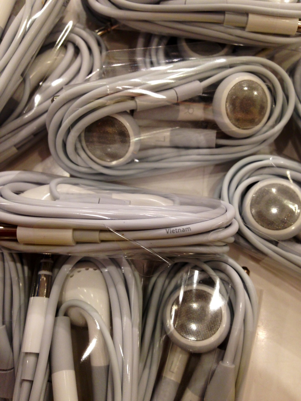 WTS EARPHONES / EARPHONE / EARBUDS APPLE IPOD 100% ORIGINAL, COPOTAN DARI IPOD NANO!