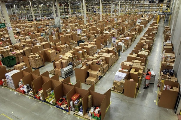 Mari kita Intip Gudang Spektakuler Milik Amazon (+pict)