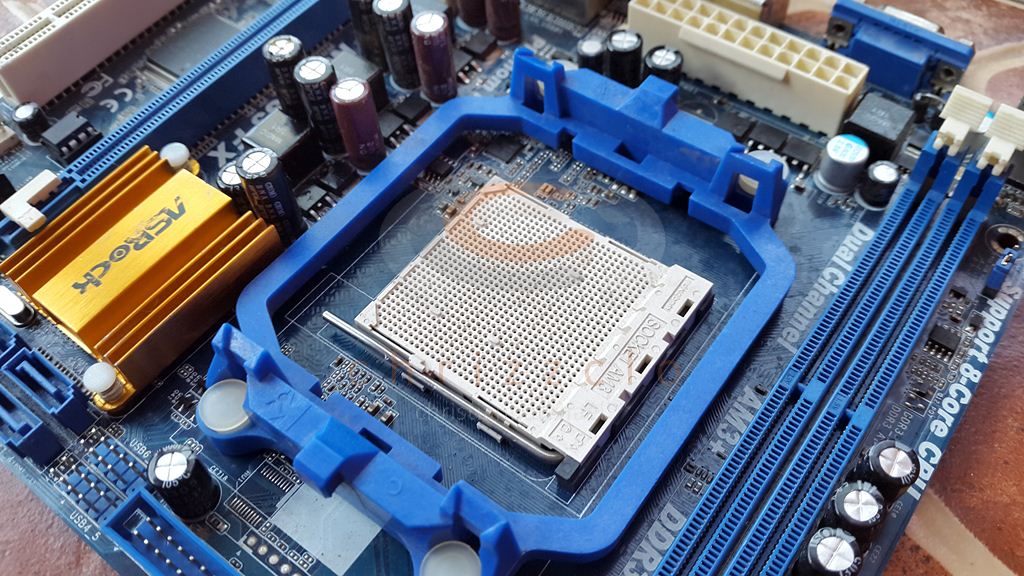 Материнская плата под процессор amd. Сгоревшая видеокарта. Материнская плата a770 a2+. Как вставить видеокарту в материнскую плату. Материнская плата под процессор amd.