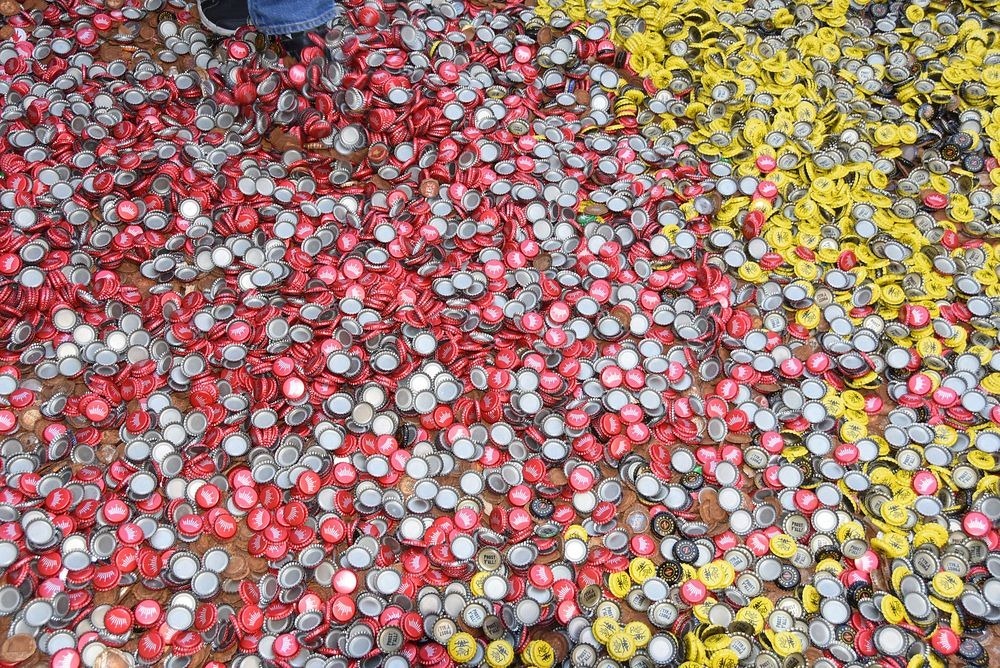 Bottlecap Alley, Jalan Kecil Berlapis Tutup Botol di Texas