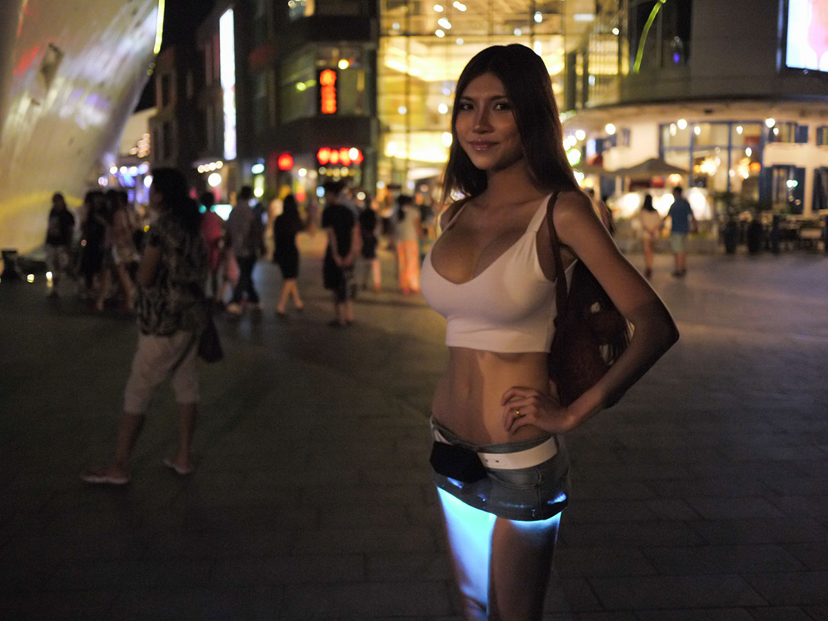 &#91;FULL MULUS&#93; Trik Nakal Hacker Seksi Dunia, Meretas Pakai Payudara