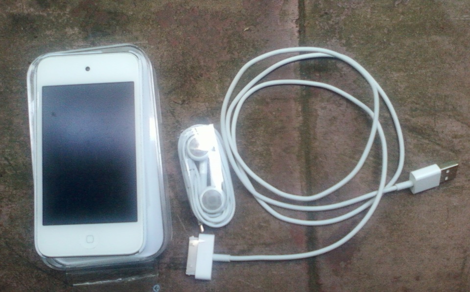 iPod Touch 4G 8GB white