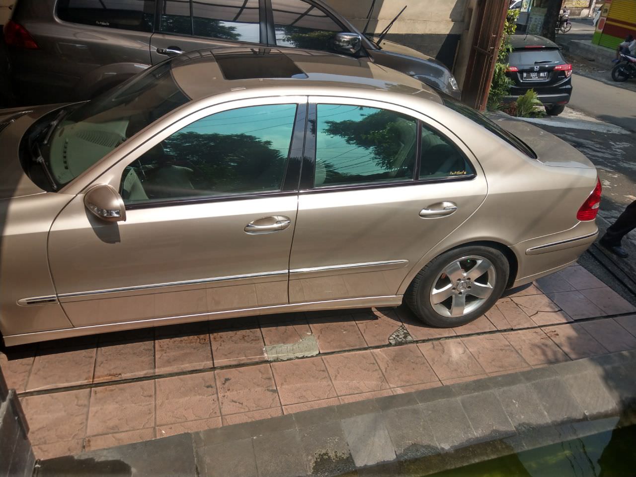 Mercedes w211 Gold Metallic