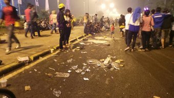 (BersihBersih) Aksi Petugas Kebersihan Saat Malam Tahun Baru di Bundaran HI