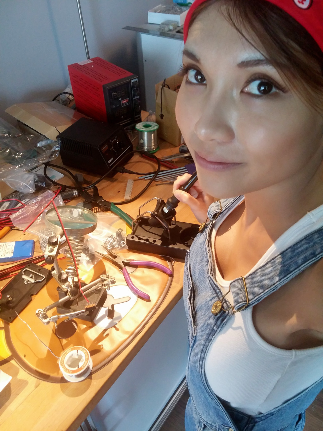 &#91;FULL MULUS&#93; Trik Nakal Hacker Seksi Dunia, Meretas Pakai Payudara
