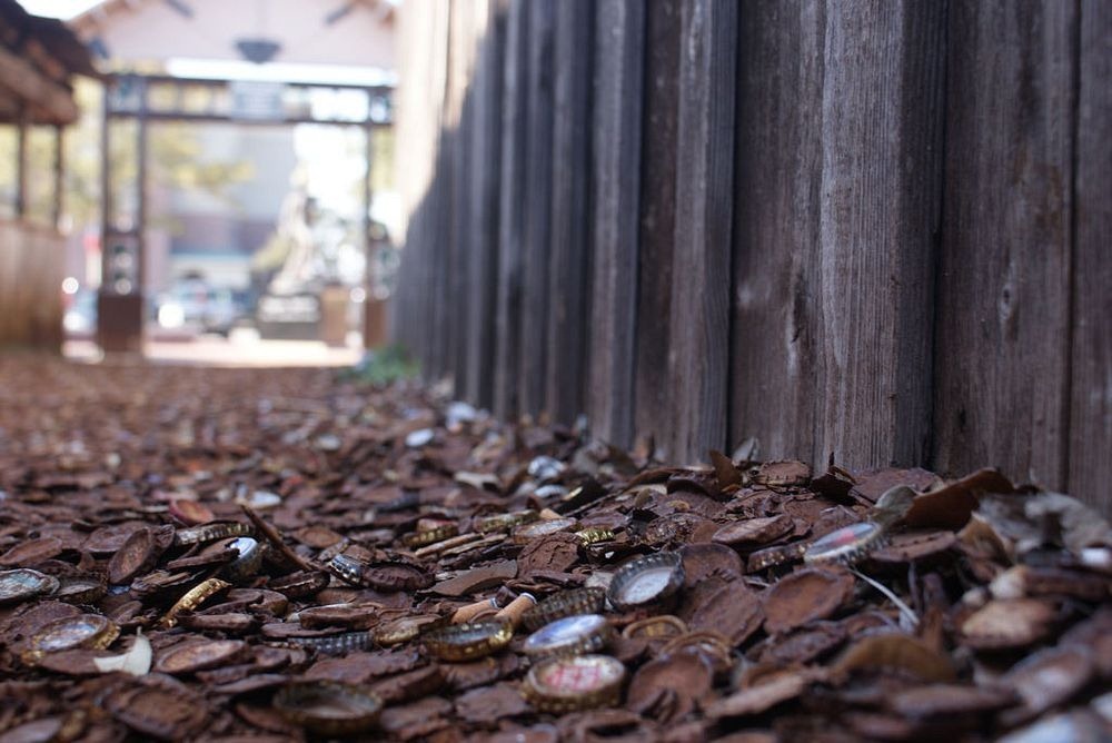 Bottlecap Alley, Jalan Kecil Berlapis Tutup Botol di Texas