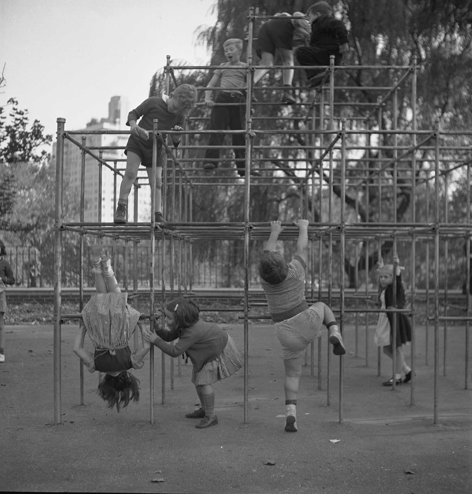 Foto-foto Taman Bermain yang Berbahaya di Tahun 1900an