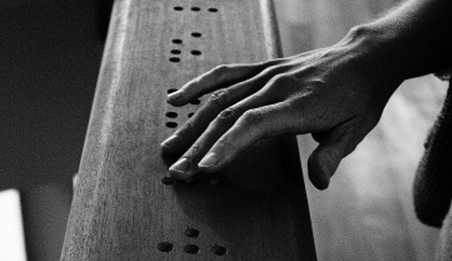 Mengenal Lebih Dekat Dengan Huruf Braille