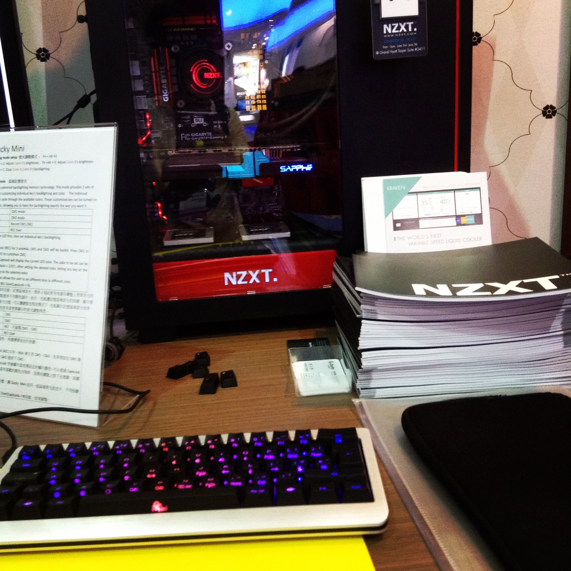 NZXT H440 Menjadi Idola pada COMPUTEX 2014 (Bonus Foto Booth Babes)