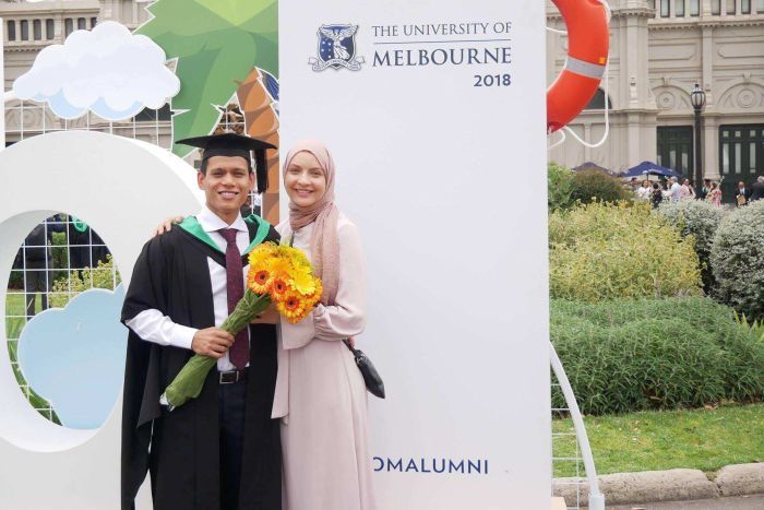 Hijab Jadi Sikap Politik Muslimah Asal Austalia yang Bersuami Pria Aceh Ini